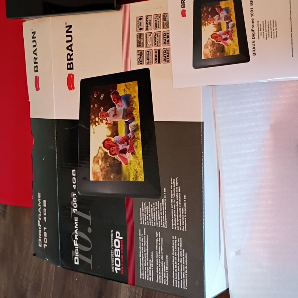 Braun DigiFrame 1091 4GB Digital Photo Frame